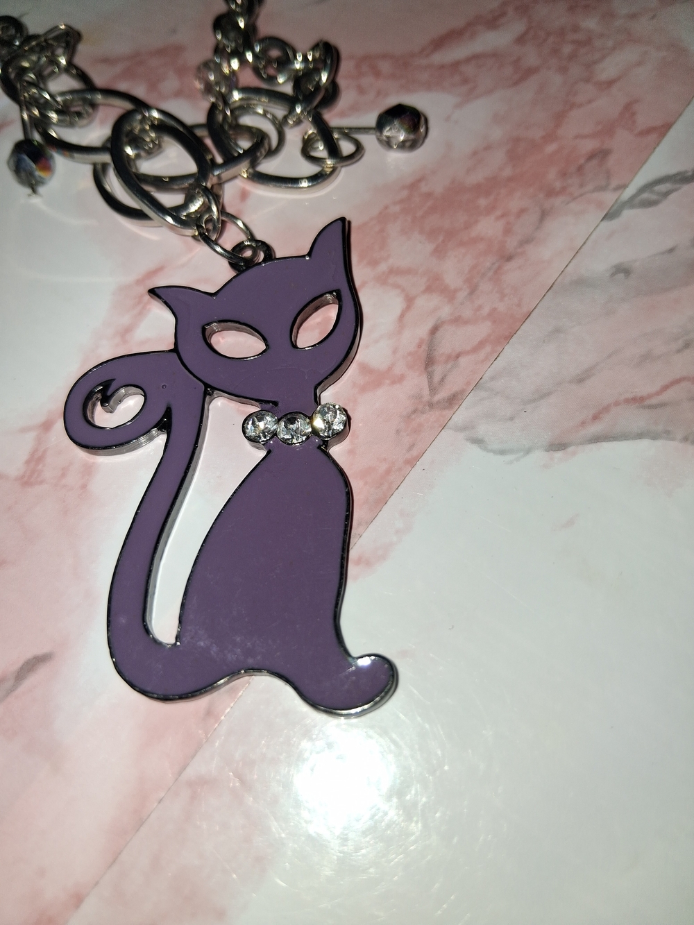 Purple Cat Pendant Keychain – Stylish Pet-Themed Accessory